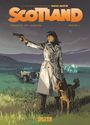 Titel: "SCOTLAND". Eine Frau im Mantel zielt mit Pistole, daneben ein Hund und altes Auto, im Hintergrund fliegende Vögel.