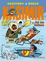 „Goscinny & Berck Kasimir ...bei den Eskimos“. Ein Mann in Pelz mit Paddel, ein Junge schwimmt, ein Junge sonnt sich.