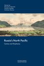 "Russia's North Pacific: Centres and Peripheries." Landschaftsillustration mit Bergen, Meer und Gebäuden im Hintergrund.