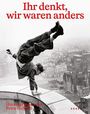 Text: "Ihr denkt, wir waren anders." Schwarz-Weiß-Foto: Person macht Handstand auf einem Dach über einer Stadtansicht.