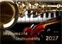 "Instruments, Instrumente 2027." Ein Saxofon, Klaviertasten und ein Violinenhals in einem harmonischen Arrangement.