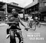 Cover-Text: "ANDRE D. WAGNER NEW CITY, OLD BLUES". Ein Mann trägt ein Kind auf einem Fahrrad, zwei weitere radeln dahinter.