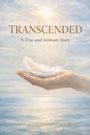 „TRANSCENDED - A True and Intimate Story“ steht über einer Hand mit Feder vor sonnigem Himmel und Meer.