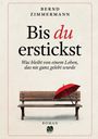 "Bis du erstickst" von Bernd Zimmermann. Darunter eine Parkbank mit einem roten Regenschirm.