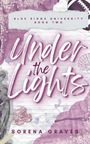 Text: "Under the Lights, Blue Ridge University Book Two, Sorena Graves." Hintergrund: Lila Töne, Blumen, Statue, Football.