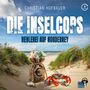 Text: "Christian Hofbauer", "DIE INSELCOPS", "HEHLEREI AUF NORDERNEY". Sanddünen, Geldsack, Uhr, Krabbe auf einem Strand.