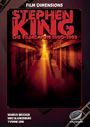 „STEPHEN KING: DIE FILME VON 1990-1999“ in großen roten Buchstaben. Ein Gefängniskorridor mit einem Mann.