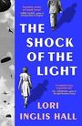 „THE SHOCK OF THE LIGHT“, Lori Inglis Hall. Zwei Personen gehen. Fallschirme fallen. Blauer Hintergrund.