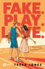 Text: "FAKE. PLAY. LOVE.", "Nanny Undercover", "TESSA JONES". Eine Frau und ein Basketballspieler auf einem Spielfeld.