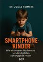"Dr. Jonas Reimers. Smartphone-Kinder. Wie wir unseren Nachwuchs vor der digitalen Abhängigkeit retten. Ein Junge mit Handy."