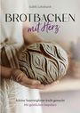 "BROTBACKEN mit Herz" von Judith Lehnhardt. Schöne Sauerteigbrote leicht gemacht, mit geistlichen Impulsen. Hände halten Brot.
