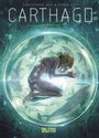 „Carthago 16: Dakhan“ von Christophe Bec & Ennio Bufi. Eine Person in Embryonalhaltung umgeben von Haien in einer Kuppel.