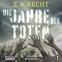 „Z.A. Recht: Die Jahre der Toten. Gelesen von David Nathan. RONIN Hörverlag.“ Zombiehände ragen aus dem Boden.