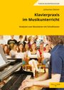 Text: "Klavierpraxis im Musikunterricht" und "Analysen zum Musizieren mit Schulklassen". Ein Mann spielt Klavier vor einem Chor.