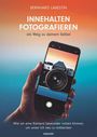 Oben steht "Bernhard Labestin". In der Mitte "Innehalten Fotografieren als Weg zu deinem Selbst". Unten ein Handy mit Kamerabild.