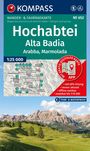 KOMPASS Wander- & Fahrradkarte, Hochabteitalt Alta Badia, Arabba, Marmolada, 1:25 000. Berge und Wiesen im Hintergrund.