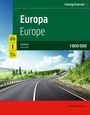 „Europa, Europe. Autoatlas, Road Atlas 1:800 000. Weg schlängelt sich durch bewaldete Landschaft unter blauem Himmel.“