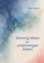Elke Pagium, "Stimmig leben in unstimmigen Zeiten". Aquarellartige Farbverläufe in Blau- und Rosatönen mit Goldakzent.