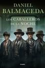 Daniel Balmaceda: Los Caballeros de la Noche. Vier Männer in altmodischer Kleidung mit Hüten stehen nebeneinander.
