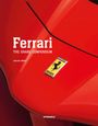 "Ferrari The Grand Compendium" steht in großer Schrift auf einer roten Fahrzeugoberfläche mit Ferrari-Logo.