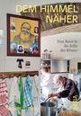 "Dem Himmel näher", "Eine Reise in die Stille der Klöster", "Helmut Luther", "Raetia". Ein Küchenraum, zwei Männer kochen.