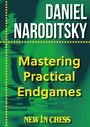 "DANIEL NARODITSKY Mastering Practical Endgames NEW IN CHESS" auf grünem Hintergrund mit einem Schachmotiv.