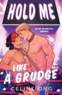 "Hold Me Like a Grudge. He's got his heart in a chokehold. Celine Ong. Zwei Männer, Oberkörper frei, mit Ketten verbunden."