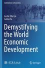 „Demystifying the World Economic Development“ von Justin Yifu Lin und Caihui Fu. Blaue Hintergrundgrafik mit Skyline.