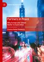 „Partners in Peace: Why Europe and Taiwan Matter to Each Other“ von Zsuzsa Anna Ferenczy; Skyline mit beleuchteten Gebäuden.