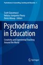 "Psychodrama in Education. Creativity and Experiential Teaching Around the World." Blaue, abstrakte Gestaltung.