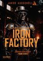 „IRON FACTORY“, darunter „JUGENDBLASORCHESTER YOUNG SERIES“. Metallischer Roboter in dunkler Fabrik.