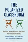 „THE POLARIZED CLASSROOM“. Zwei Stühle nebeneinander in Braun und Grün, stilisierte Darstellung auf hellem Hintergrund.