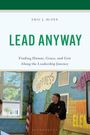 Text: "Lead Anyway: Finding Humor, Grace, and Grit Along the Leadership Journey". Unten: jemand spricht an einem Pult.