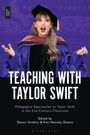 „Teaching with Taylor Swift“ steht im Zentrum. Frau in Talar und Doktorhut spricht. Büchercover.
