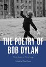 „The Poetry of Bob Dylan“, Essays zu 30 Songs, herausgegeben von Mike Chasar. Ein Mann mit Buch vor Backsteinbau.