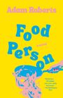 "Adam Roberts, Food Person, a novel." Bunte Illustration mit einer Pfanne und spritzendem Inhalt vor gelbem Hintergrund.