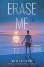 Titel: "ERASE ME", Autor: Josh Silver. Silhouette einer Person am Strand bei Sonnenuntergang.