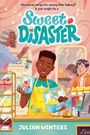 „His secret recipe for saving their bakery? It just might be a Sweet Disaster“. Junge mit Schürze in einer Bäckerei.