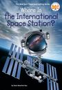 „Where Is the International Space Station?“ Illustration: Raumstation Erde, Astronautenhelm zeigt Galaxie.