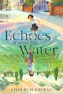 „Echoes Across the Water“ und „Livia Blackburne“. Ein Mädchen läuft durch eine Wasserpfütze, darin spiegelt sich eine Landschaft.
