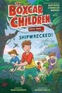 „THE BOXCAR CHILDREN GRAPHIC NOVEL. SHIPWRECKED!“ Vier Kinder erkunden einen Strand voller Pflanzen und einen Vogel.