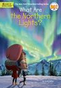 Text oben: "What Are the Northern Lights?" Darunter zwei Kinder im Schnee, die zum farbenfrohen Himmel aufblicken.