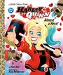 „Harley Quinn: Almost a Hero!“ Illustration von Harley Quinn mit einem großen Hammer, begleitet von lachenden Hyänen.