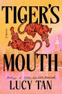 "TIGER'S MOUTH" von Lucy Tan. Zwei stilisierte Tiger auf orangem Hintergrund, Wolkenkratzer im Hintergrund.