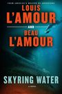Texte: "LOUIS L'AMOUR AND BEAU L'AMOUR", "SKYRING WATER", "A NOVEL". Ein Taucher mit Fackel in der Nähe eines versunkenen U-Boots.