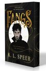 Texte: "BOOK TWO OF THE BONES SERIES", "FANGS", "A NOVEL", "WHO IS HOLDING THE SCALES?", "K.L. SPEER". Illustration: Mann mit dunklem Haar.