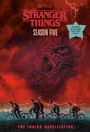 "Stranger Things Season Five", "Includes an 8-page full-color insert!", Kinder auf Fahrrädern vor rotem bedrohlichem Himmel.