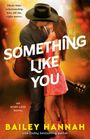 Text: "Their fake relationship hits all the right notes. Something Like You. An Echo Lake Novel. Bailey Hannah. USA Today bestselling author." 

Ein Paar in inniger Umarmung, sie tragen Cowboy-Kleidung, im Hintergrund eine Gitarre.