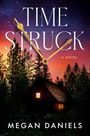 "TIME STRUCK: A NOVEL" von Megan Daniels, Uhrzeiger über Wald und beleuchtetem Haus bei Sonnenuntergang.