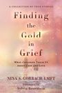 "Finding the Gold in Grief" in glitzerndem Hintergrund, zwei Kinder von hinten, Hand in Hand.